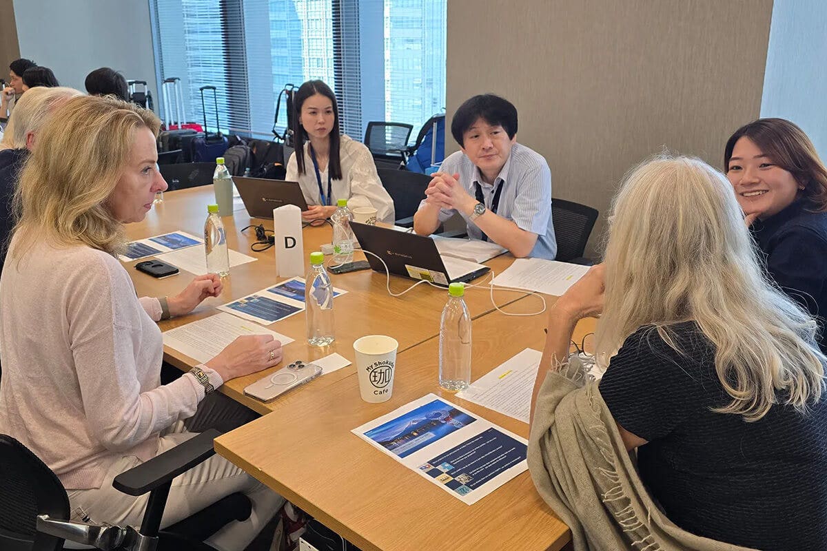 Die leise Seite der Innovation: Eine Fachdelegation zu Gast bei Kuraray Noritake Dental