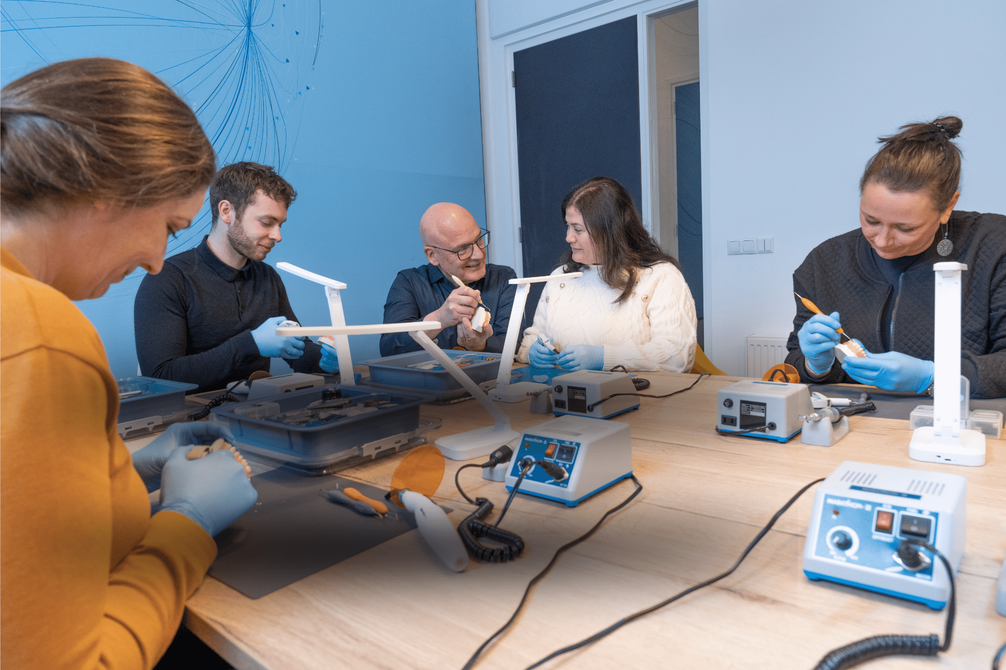 CALENDARIO EVENTI<br>FORMAZIONE ONLINE E IN PRESENZA background image